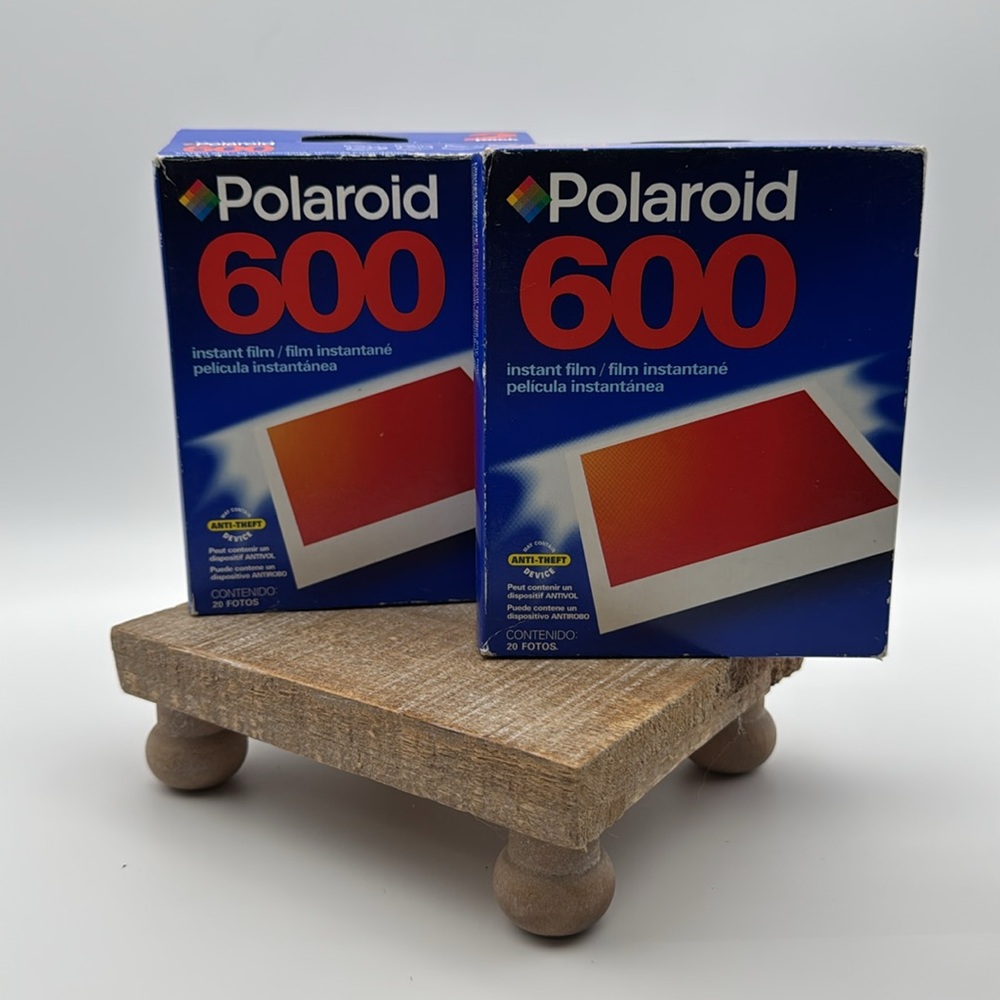 Polaroid OneStep Black Instant Camera Includes Case and Two Sealed Packs of Film - Picture 2 of 8